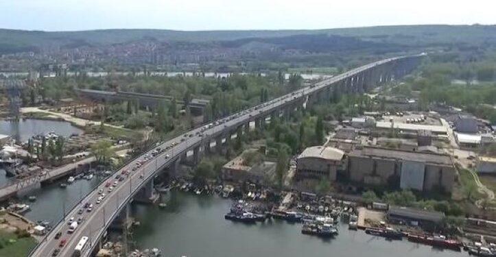 Страшна драма във Варна. Аспаруховият мост се руши